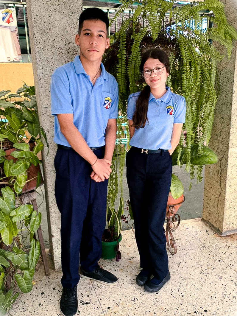 uniforme de 1er año a 3er año